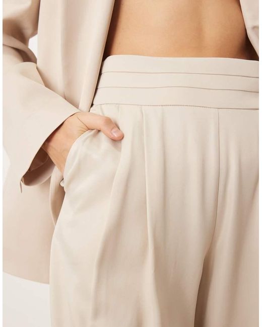 Pantalones De Sastre De Pernera Ancha Con Pinzas Muy Marcadas Y Cinturilla Plisada De Satén De -Blanco ASOS de color Natural