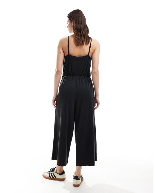 Monki Black – drapierter camisole-jumpsuit