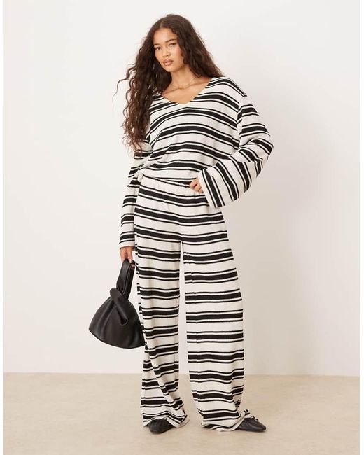 Camiseta A Rayas Monocromáticas Extragrande De Manga Larga Con Cuello De Pico De Punto De (Parte De Un Conjunto)-Negro ASOS de color White