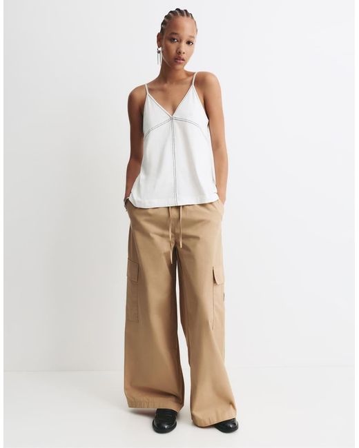 Pull&Bear Top Met Contrasterende Stiksels En Bandjes in het White
