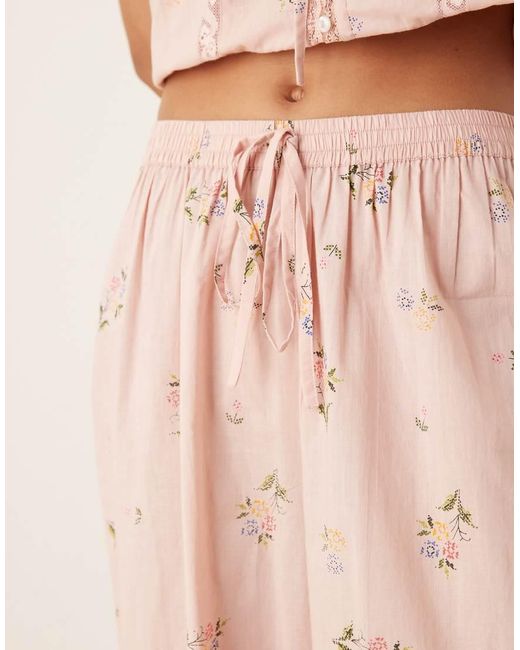 ASOS Set Van Cami Met Ruches En Knoopsluiting En Broek Met Fijne Print in het Pink