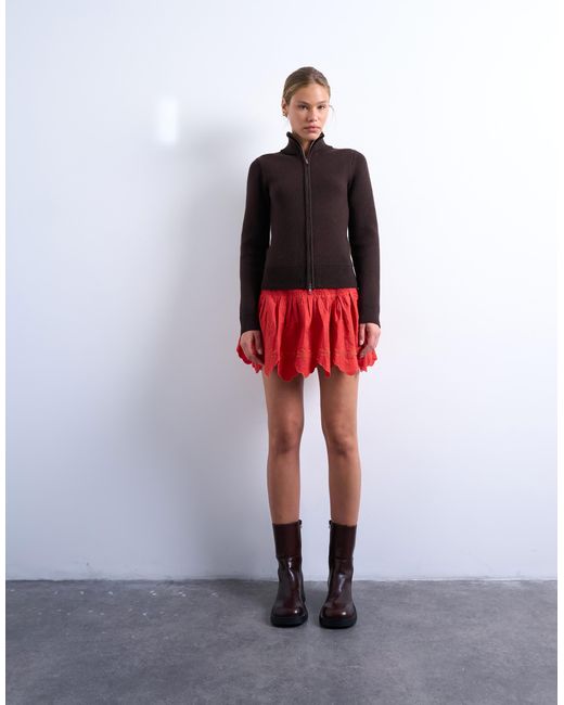 Mini-jupe à motifs ajourés et bords festonnés TOPSHOP en coloris Red