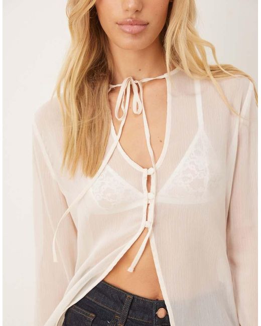 Blusa De Estilo Años 70 Chocolate Con Mangas Acampanadas De Chifón Efecto Rugoso De -Blanco ASOS de color White