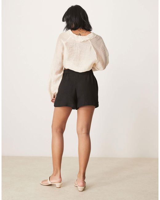 ASOS Black Petite – locker sitzende dad-shorts