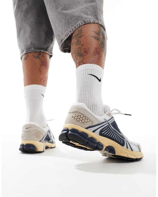 Zapatillas De Deporte Blancas Y Azul Marino Zoom Vomero 5 De Nike de hombre de color Metallic