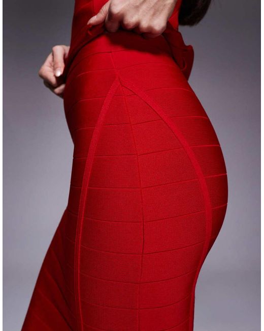 Kaiia Exclusives in het Red