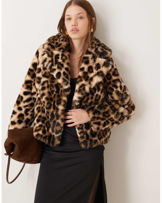 Manteau court en fausse fourrure - imprimé animal New Look en coloris Natural
