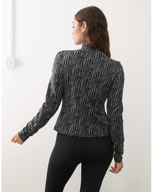 OOSC Black Infinite Cropped Zipped Jacket