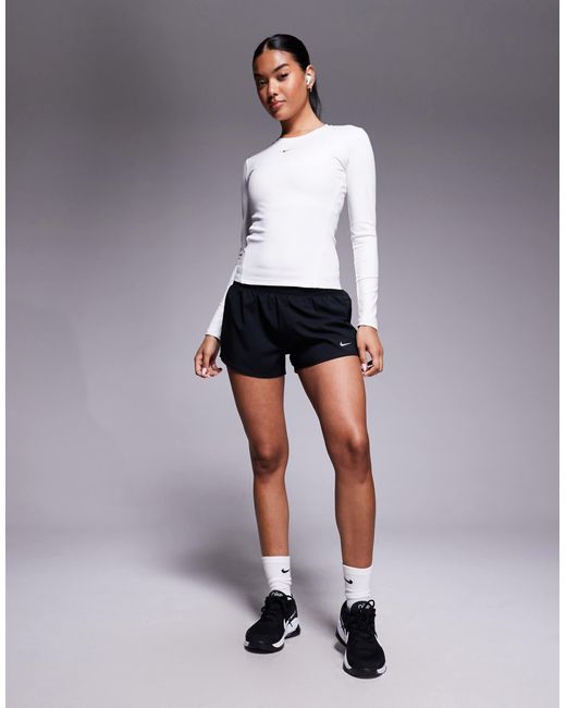 Nike White Nike – one training dri-fit – figurbetontes, langärmliges oberteil