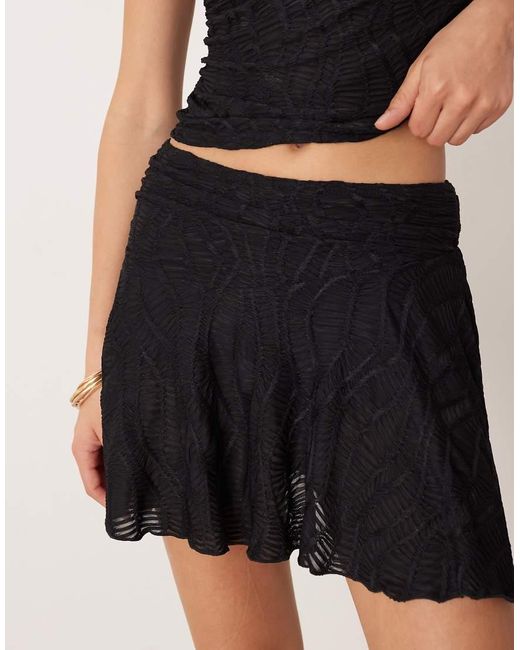 Minifalda Negra Con Vuelo Y Cintura Fruncida De Tejido Texturizado De (Parte De Un Conjunto) ASOS de color Black