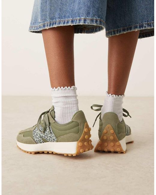 327 di New Balance in Green
