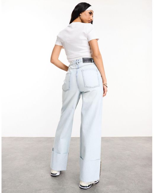 Asos design weekend collective - mom jeans lavaggio chiaro con risvolti di ASOS in White