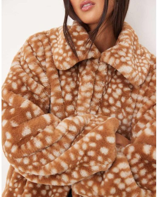 Chaqueta Con Estampado De Cervatillo Y Solapas Extragrandes De Piel Sintética De Threadbare de color Blue