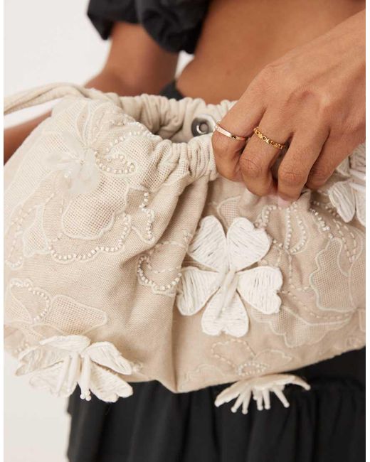 Pochette Arricciata Decorata Con Fiori di ASOS in Black