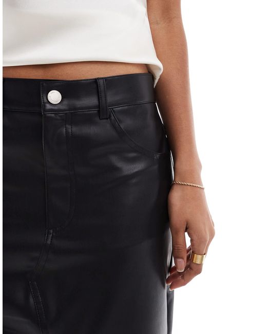 Jupe mi-longue fendue devant imitation cuir Pull&Bear en coloris White