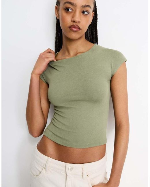 T-Shirt Aderente Kaki Pallido Con Maniche Svasate di Pull&Bear in Green