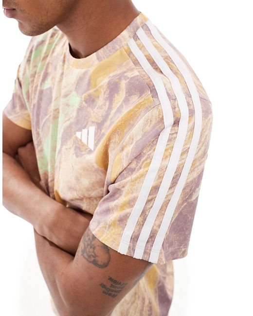 Camiseta beis con estampado marmolado Adidas Originals de hombre de color White