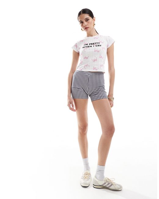 ASOS White – knapp geschnittenes pointelle-t-shirt mit "pretty"-schriftzug und schleifenmuster