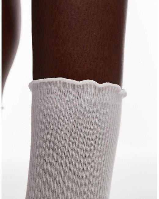 TOPSHOP White Ribbed Ruffle Socks