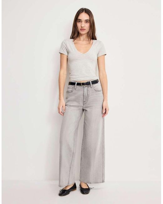 GOOD AMERICAN Baby Tee Met V-Hals in het Gray