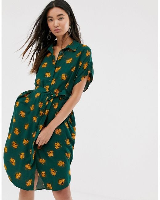 Monki Green – Hemdkleid mit Taillenschnürung und Katzenprint