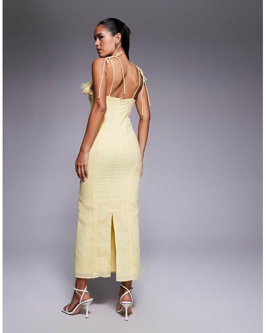 Vestido Midi Con Cuerpo Estilo Corsé Y Detalles Florales Tridimensionales En El Pecho De Tejido Efecto Lino De ASOS de color Yellow