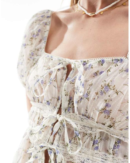 Top Color Crema De Estilo Mesonera Con Estampado Floral Y Detalle De Encaje De (Parte De Un Conjunto)-Blanco New Look de color White
