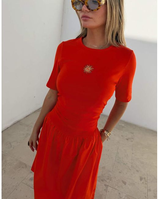 Never Fully Dressed Grace in het Red