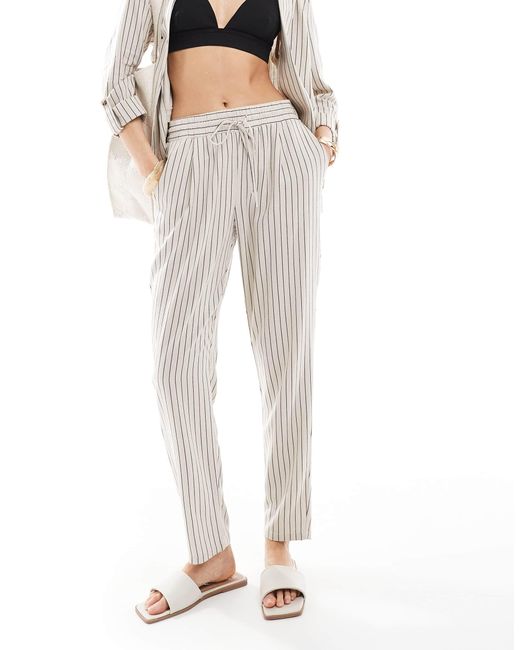 Mix and match - pantalon d'ensemble fuselé en aspect lin rayé - crème Vero Moda en coloris White