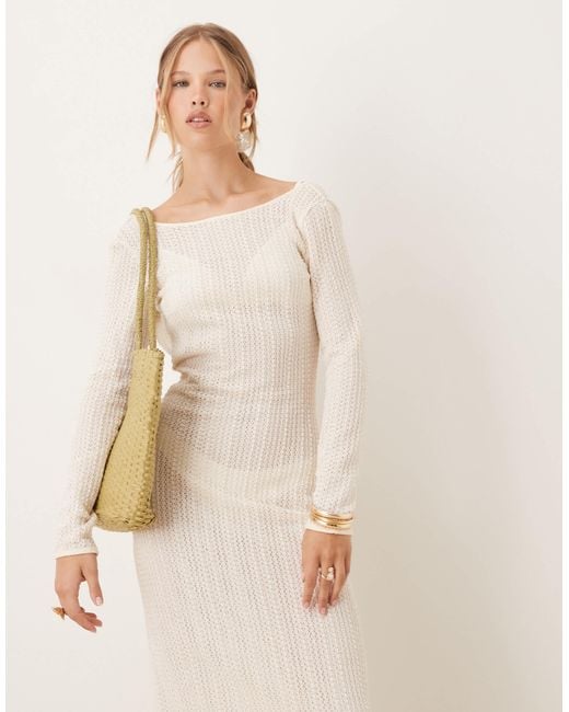 Robe mi-longue en maille crochetée avec dos ouvert et ourlet à franges - crème Amy Lynn en coloris Natural