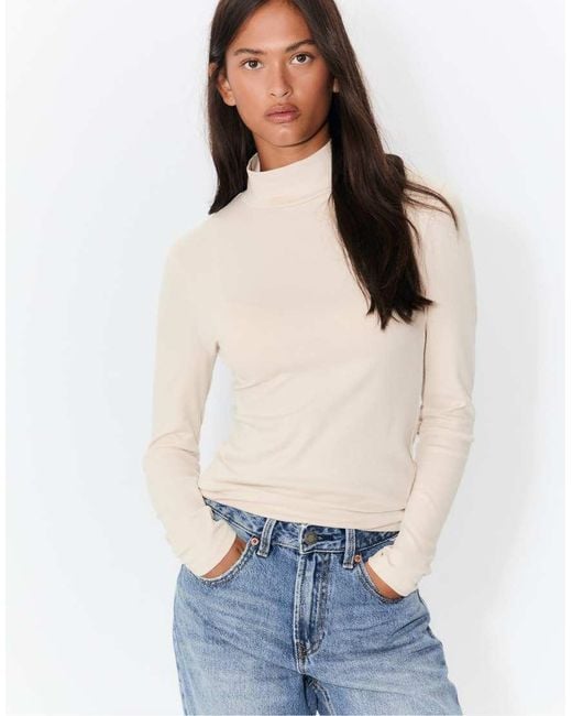 T-Shirt Basic Accollata Color Pietra di Stradivarius in White