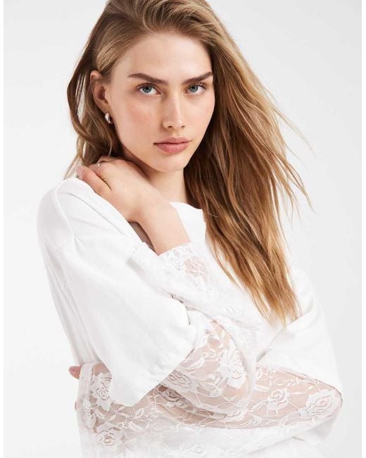 BRONZE SNAKE White Oversized T-shirt With Lace Underlay