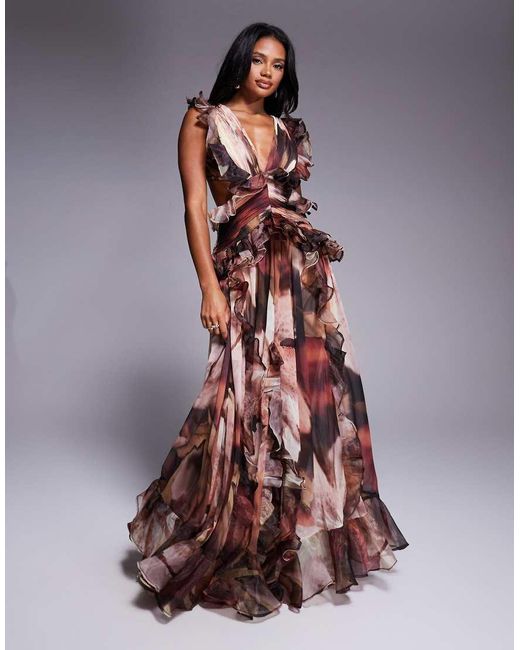 Vestido Largo Marrón Escotado Con Estampado Floral, Espalda Abierta Y Detalles Fruncidos De Chifón De ASOS de color Brown