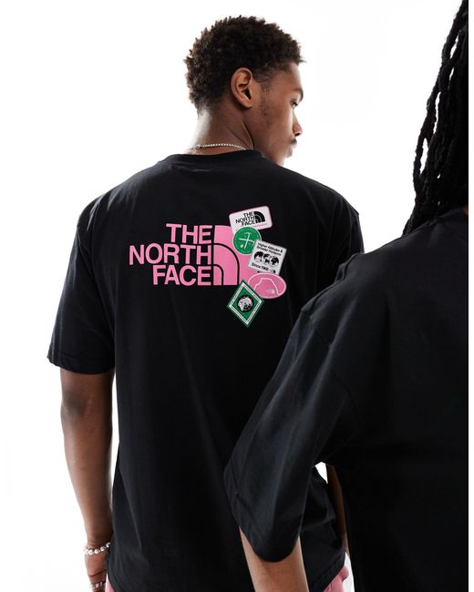 Camiseta negra extragrande con estampado en la espalda expedition stickers exclusiva en asos The North Face de color Black