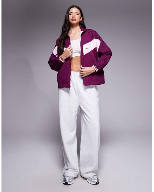 Nike Purple – gym life swoosh – oversize-jacke aus webstoff mit einsätzen