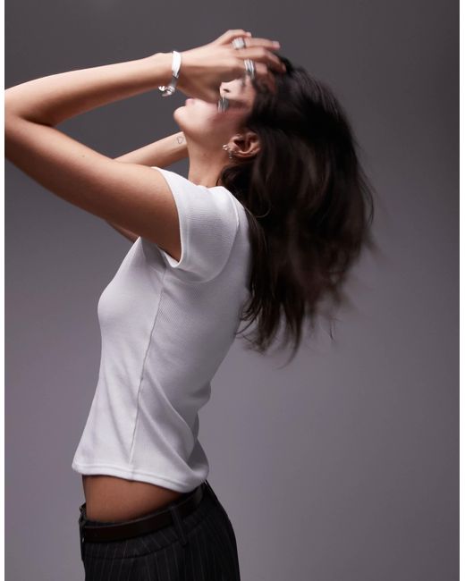 TOPSHOP White – geripptes, figurbetontes t-shirt