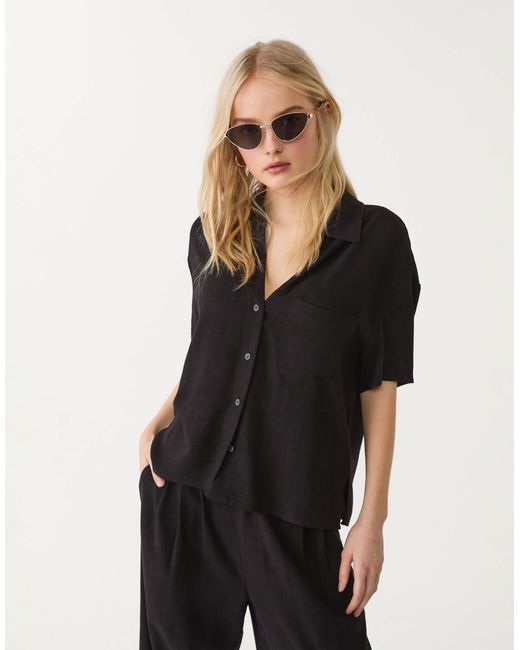 Stradivarius Black – kurzärmliges hemd aus leinenmix