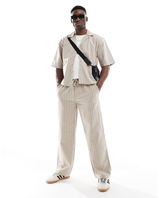 Pantalones Beis De Corte Suelto Con Raya Diplomática De Mezcla De Lino De (Parte De Un Conjunto)-Neutro Only & Sons de hombre de color White