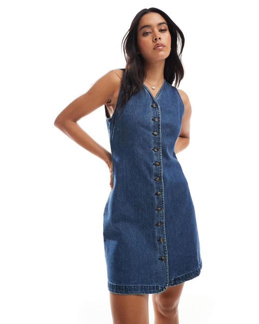 Robe en jean boutonnée sans manches à col v - moyen délavé ASOS en coloris Blue