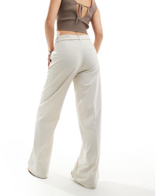 Pantalon ample à plis avec ceinture - sable Pull&Bear en coloris White