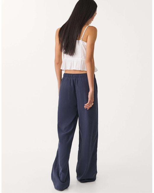 Stradivarius Blue – locker sitzende lyocellhose