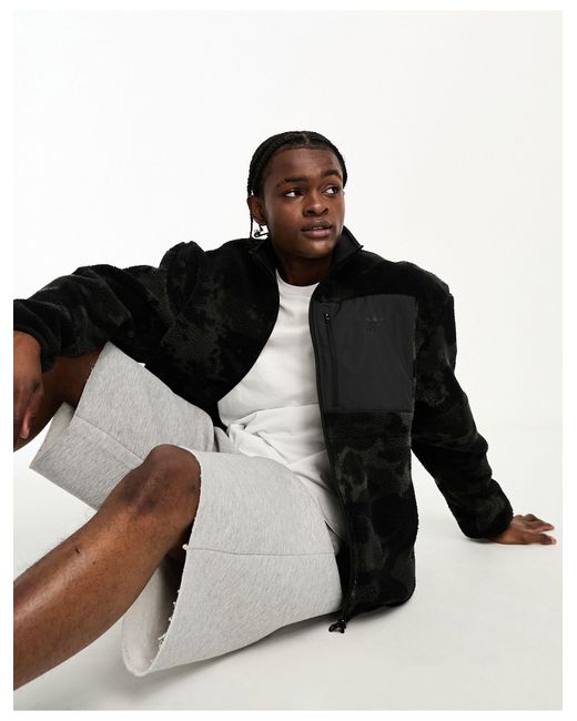 Pile double-face con stampa mimetica di Adidas Originals in Black da Uomo