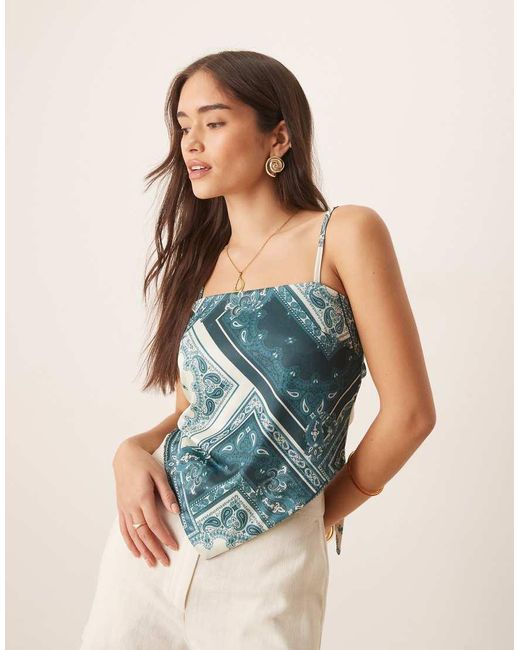Top Azul Estampado De Tirantes Con Bajo De Pico Y Lazada Trasera De ASOS de color Blue