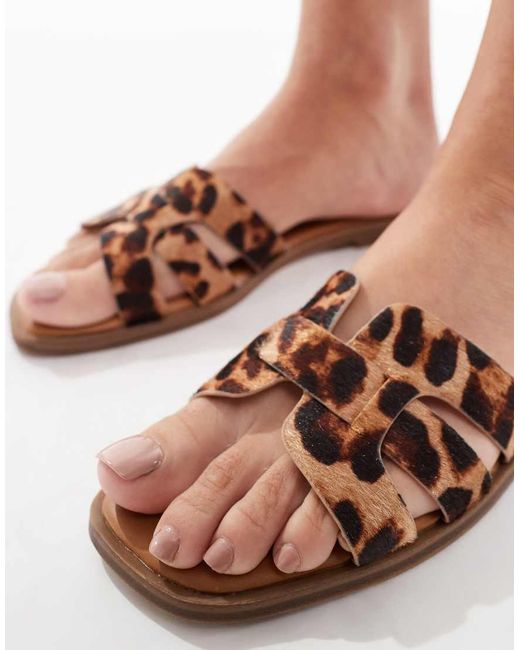 SEQWL White Stork Flat Sandals