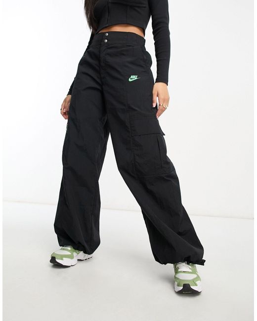 Pantalones cargo s con varios bolsillos Nike de color Black