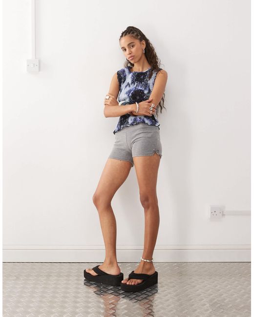 Monki Blue – ärmelloses, gesmoktes hänger-tanktop