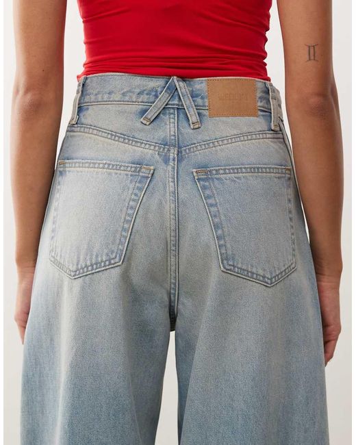 Jeans Bombati Lavaggio Chiaro Con Cuciture Incrociate di Weekday in Blue