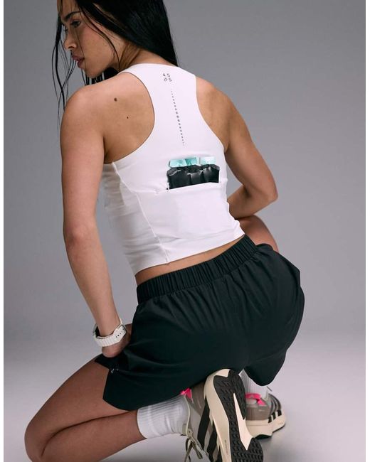 4505 Black Premium Internal Support Running Vest With Bonded Seams And Zip Phone Pocket