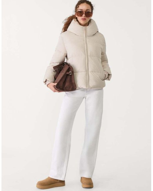 Stradivarius Gewatteerd Puffer Jack Met Capuchon in het Natural