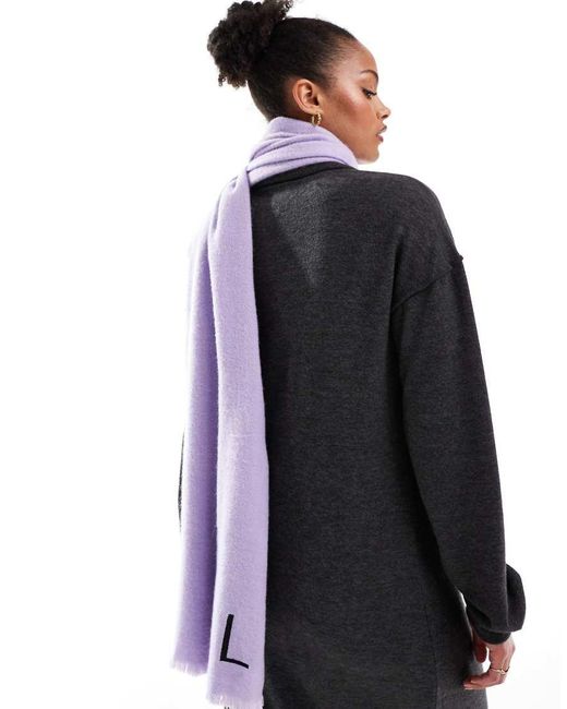 ASOS Monogram Sjaal Met 'L'-Initiaal En Onafgewerkte Zoom in het Purple
